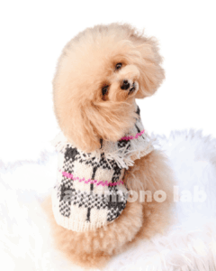 ドッグセーター　手編みの犬服